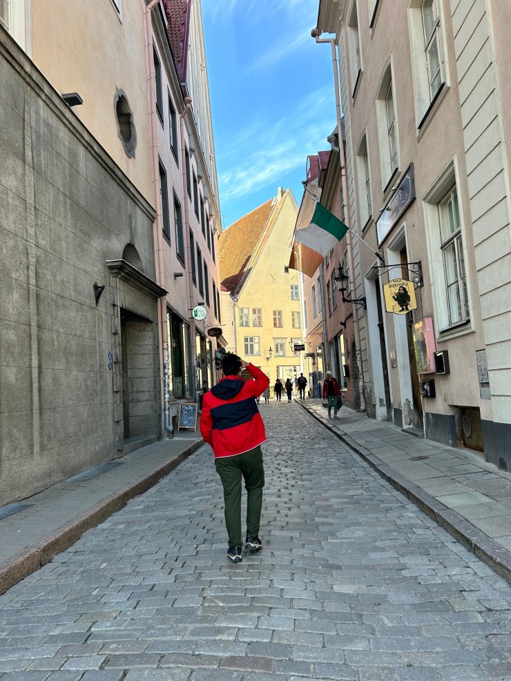 varun wandering in talinn streets